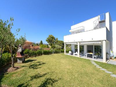Villa moderna en una zona residencial preferida en Nova Santa Ponsa