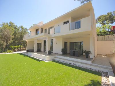 Minimalista villa de nueva construcción en Cala Vinyes